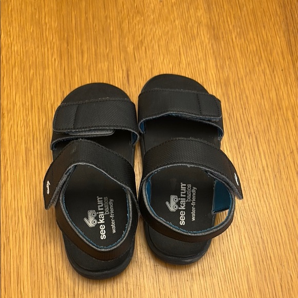 See Kai Run Black Sandals with Adjustable Straps - Picture 3 of 4